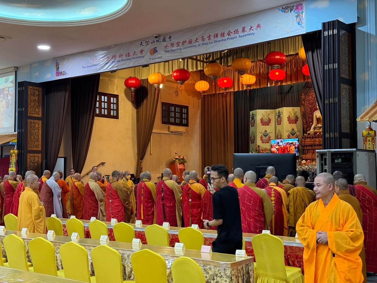 感謝慧雄長老的邀請:明靄和尚前往新加坡毘廬寺參加水陸法會暨金剛經與三昧水懺弘法開示