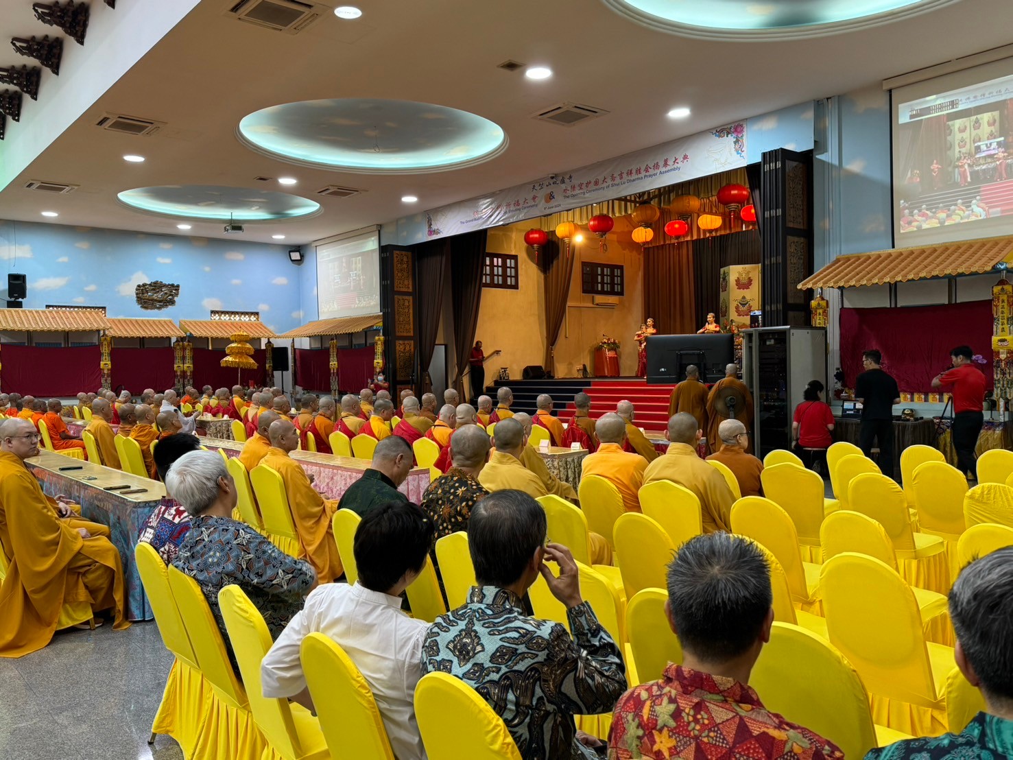 感謝慧雄長老的邀請:明靄和尚前往新加坡毘廬寺參加水陸法會暨金剛經與三昧水懺弘法開示